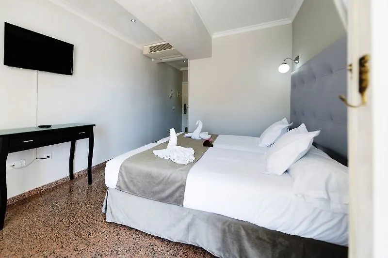 Hotel Toboso Chaparil Nerja 3*,